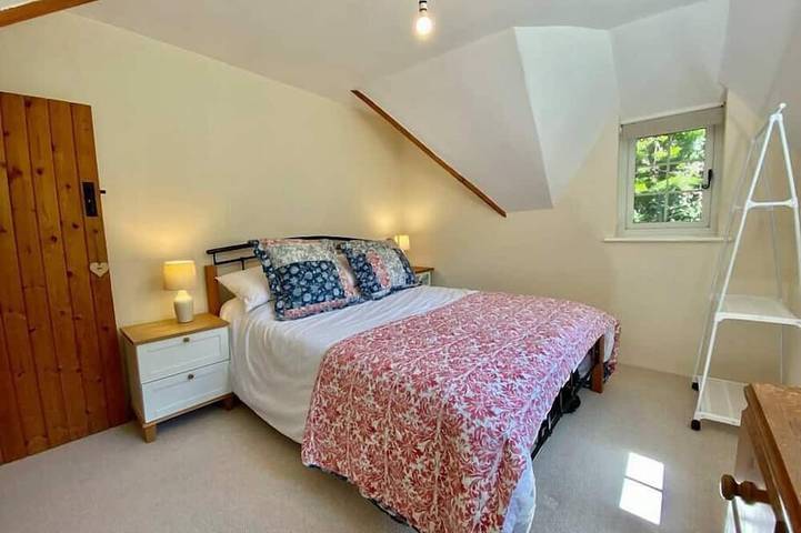 Großes 5-Zimmer Reetdachhaus - Top Lage! in Dorset