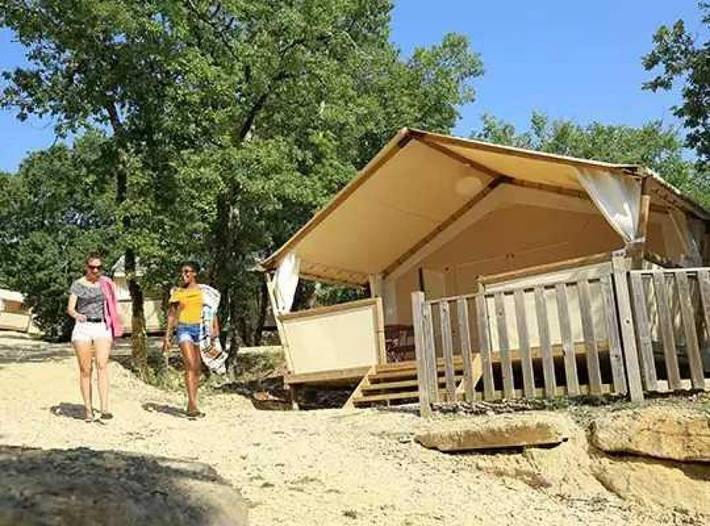 Location de vacances pour 4 personnes, avec Terrasse et Piscine à Crayssac