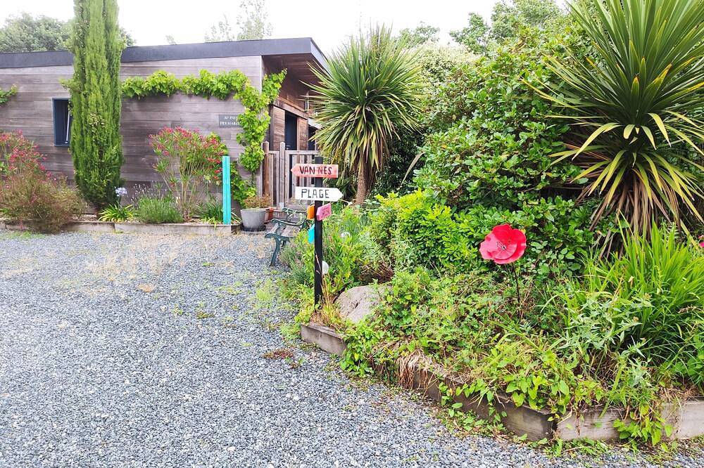 Apartamento entero, Pretty cottage with swimming pool 5 minutes from the beach under the name \"Ilur\". in Le Tour-du-Parc, Côte des Mégalithes