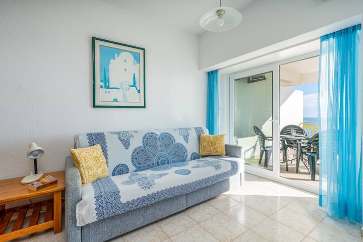Entire apartment, Apartment 'Apartamento Vista Mar' with Sea View, Wi-Fi and Air Conditioning in Praia da Rocha, Portimão