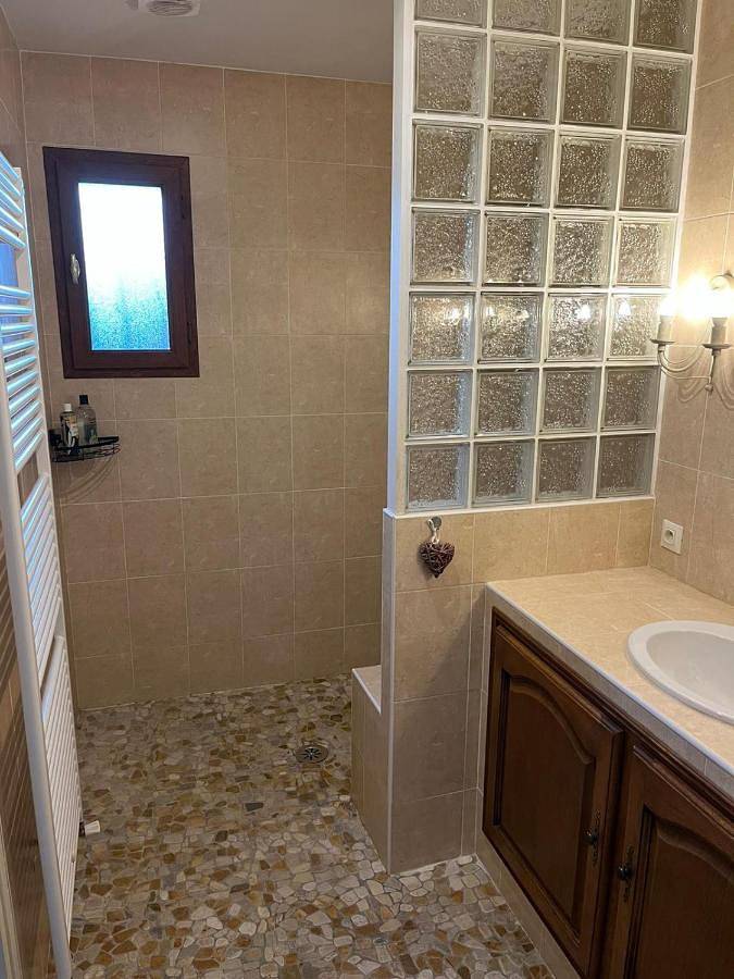 Location de vacances pour 3 personnes, avec jardin et piscine à Saint-Mitre-les-Remparts - 4