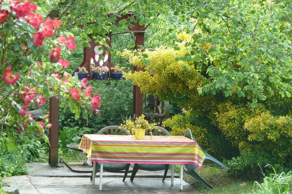 Amoureux de la nature, rivières, piscine hors sol, près de Céret, in Saint-Laurent-de-Cerdans, Région de Céret