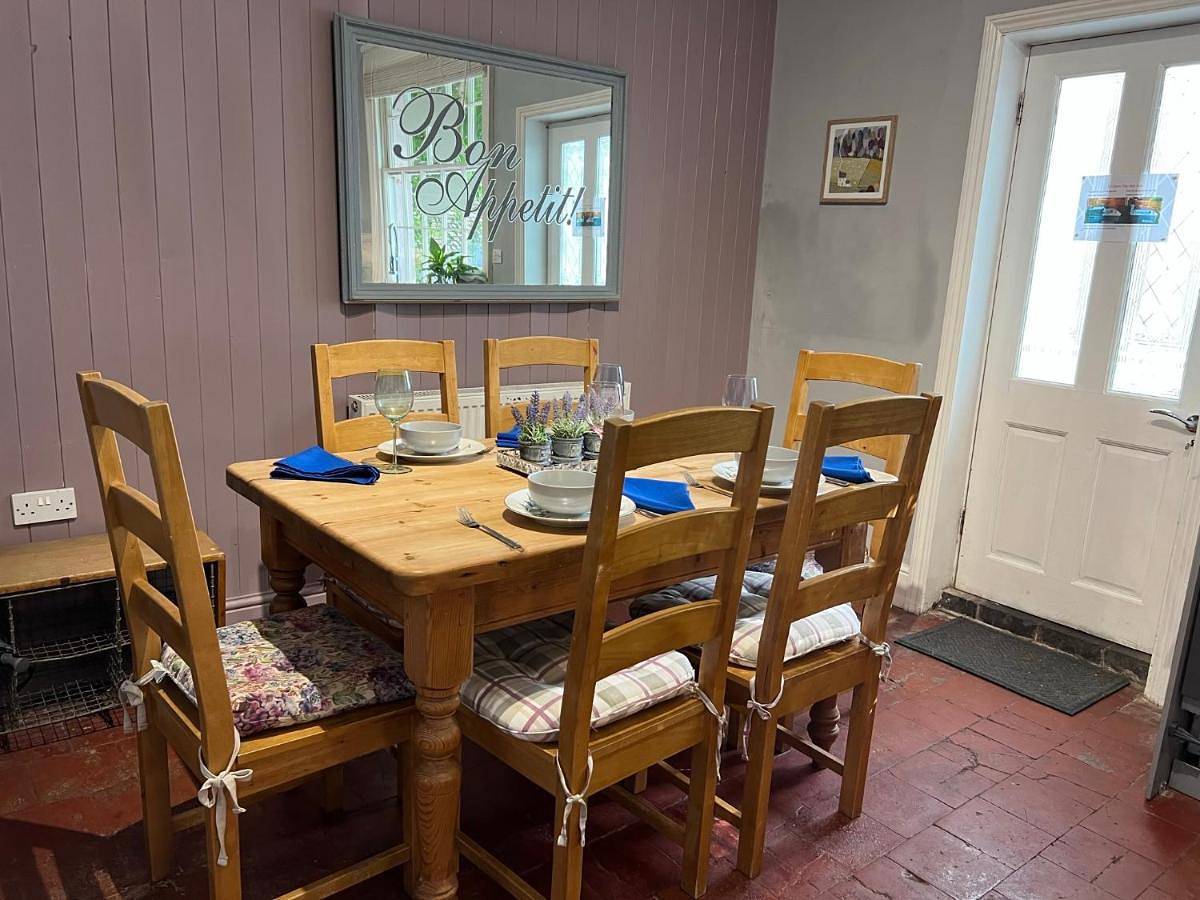 Two-Bedroom House in Tewkesbury, Gloucestershire