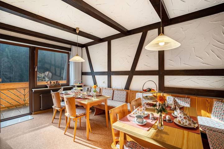 Hel lejlighed, Apartment '40m²' with Mountain View, Shared Garden and Wi-Fi in Enzklösterle, Nord Sortskoven