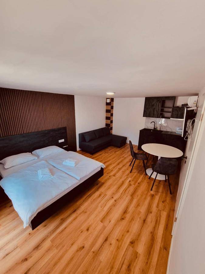 Ferienanlage für 8 Personen, mit Ausblick und Garten sowie Pool und Sauna, mit Haustier in Slowenien - 4