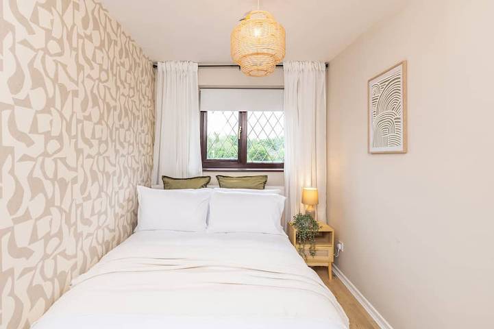 Central Birmingham Luxury 2 bed house up to 6 people. Parking & Garden Near Nec in Birmingham, Birmingham Area