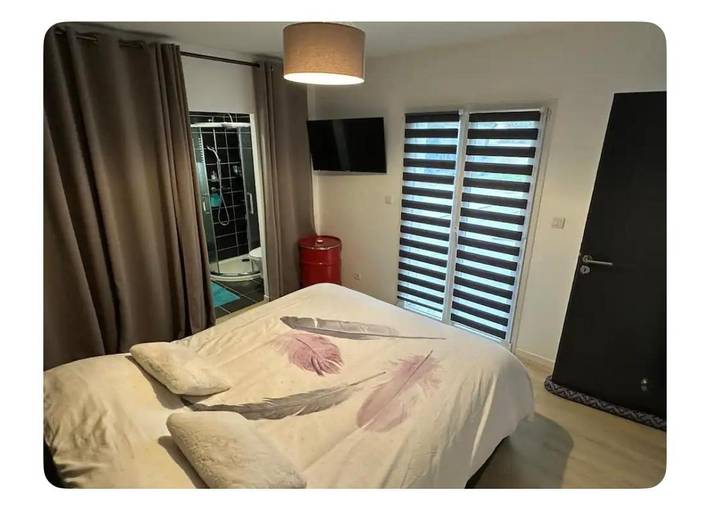 Gîte pour 3 personnes, avec piscine et jardin ainsi que vue et terrasse à Clavette (Charente-Maritime) - 2