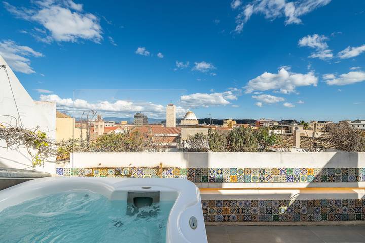 Ferienwohnung für 4 Personen, mit Balkon und Whirlpool in Cagliari