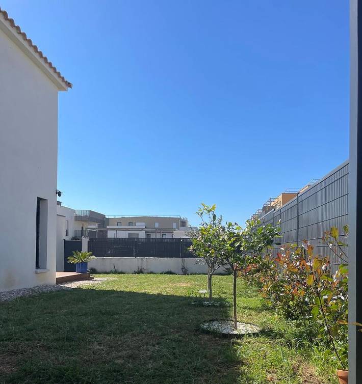 Location de vacances pour 5 personnes, avec terrasse et jardin à Garons - 2