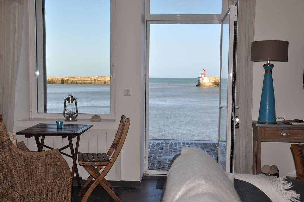 Seafront, exceptional sea view, charm, fireplace and luxury comfort, 100m2 in Port-en-Bessin-Huppain, Bayeux region