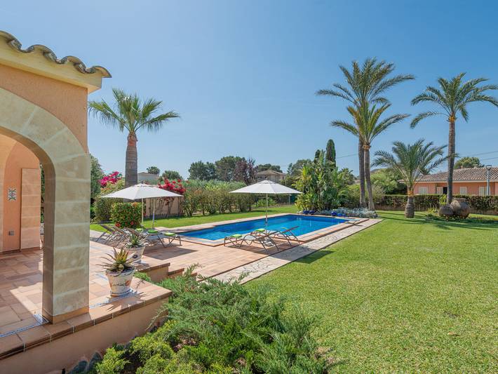 Casa de vacaciones para 8 personas, con Terraza además de Jardín y Piscina en Son Bauló