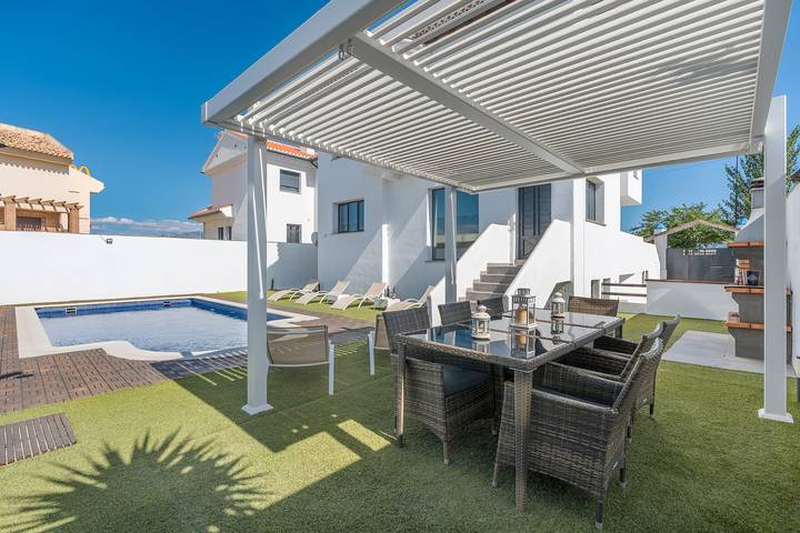 Villa "Valeria" met bergzicht, privé zwembad & Wi-Fi in Urbanización Los Chopos, Las Gabias