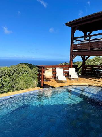 Cottage pour 2 personnes, avec jacuzzi et piscine ainsi que jardin et terrasse dans Piton de la Fournaise