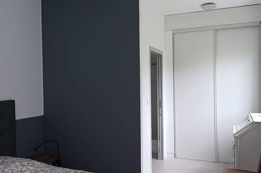 Apartamento entero, Easttoulon 1rst independent floor of a villa, 3 rooms  70 m², balconies, terrace in Tolón, Region de Toulon