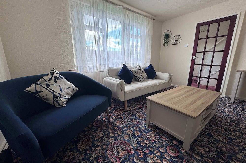 Welcoming 3Bdr Home nr Royal Hospital Chesterfield in Chesterfield, Derbyshire