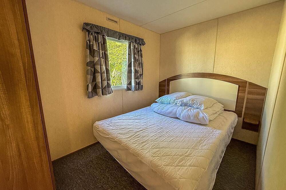 Lovely caravan for hire at Manor Park in Hunstanton in Hunstanton, Norfolk Coast