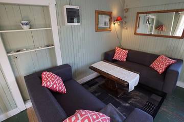 Ferienhaus für 6 Personen, mit Terrasse und Sauna sowie Ausblick und Seeblick auf den Lofoten