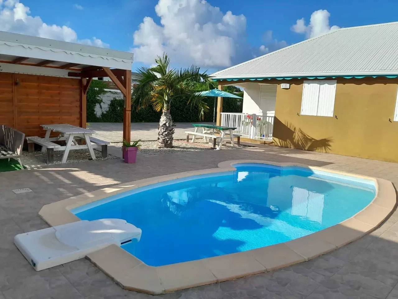 Appartement entier, Bel appartement à Saint-François avec piscine 70 m², 4 personnes in Saint-François, Guadeloupe