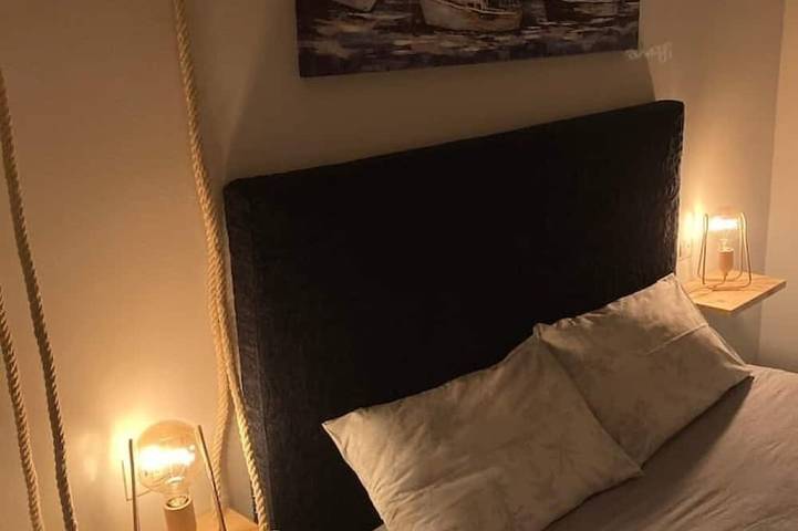 Ganze Wohnung, Apartment mit Seeblick und großer Hydromassage-Badewanne direkt im Schlafzimmer. in Torri del Benaco, Gardasee-Berge