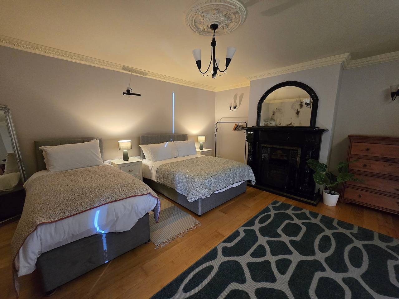 5 Bed House - Sleeps 13 - Pets - Garden - Parking in Killybegs ED, Donegal