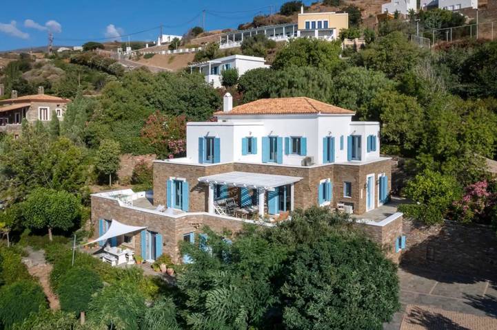 Ferienhaus für 12 Personen, mit Meerblick und Balkon sowie Terrasse und Garten in Andros