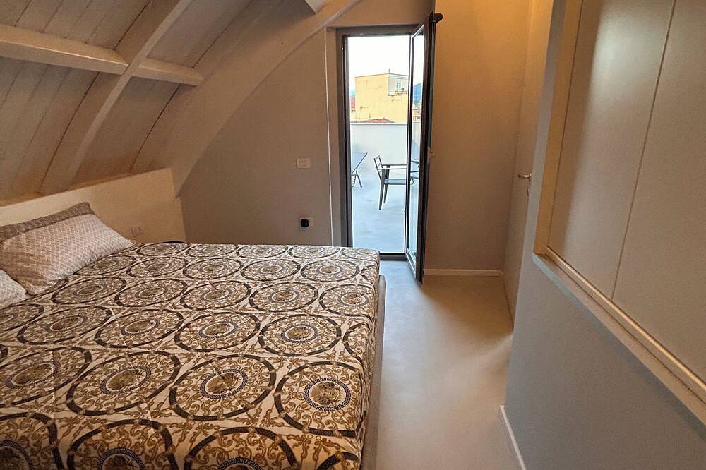 Entire apartment, Luxury Panoramic Suite Pentahouse With Jacuzzi & Terrace - Terni Center in Terni, Terni Province