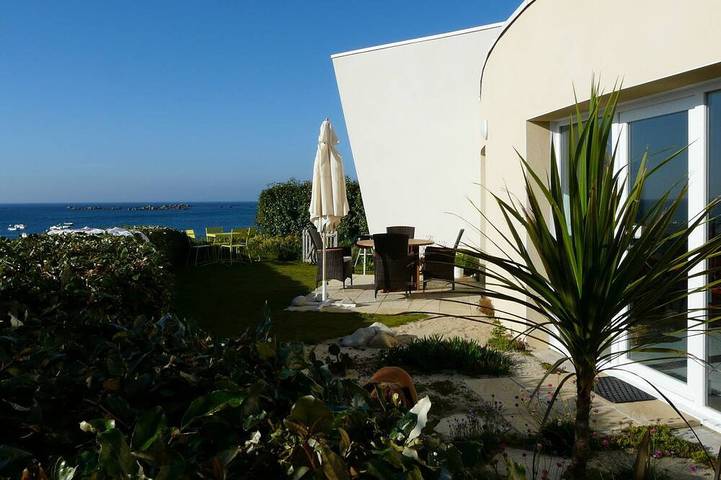Gîte pour 2 personnes, avec Terrasse et Jardin dans Plage de Kerfissien