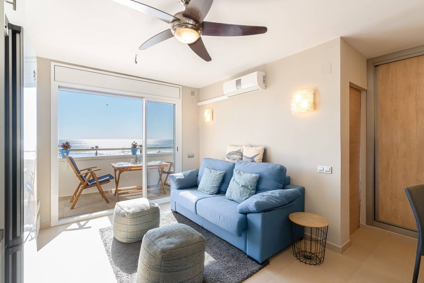 Entire apartment, La Pineda | 1 Línea Mar | Piscina | Terraza | Wifi in La Pineda, Platja de la Pineda