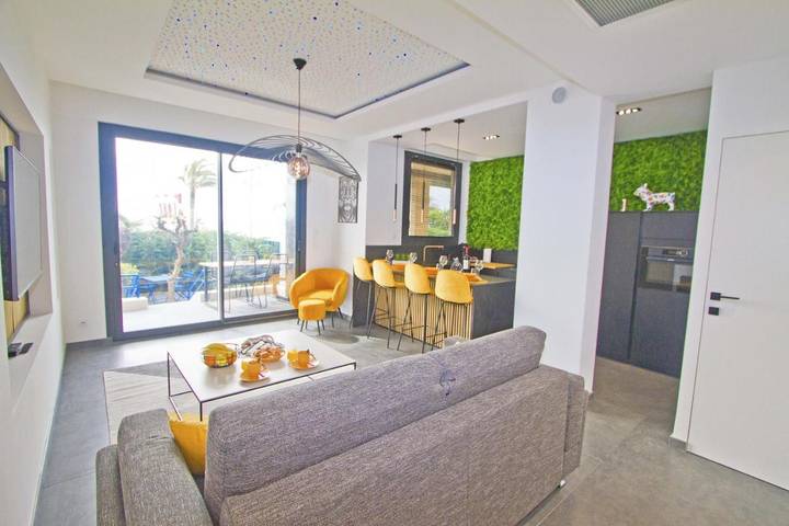 Gîte pour 4 personnes, avec jardin et terrasse dans Plage Magnan - 2