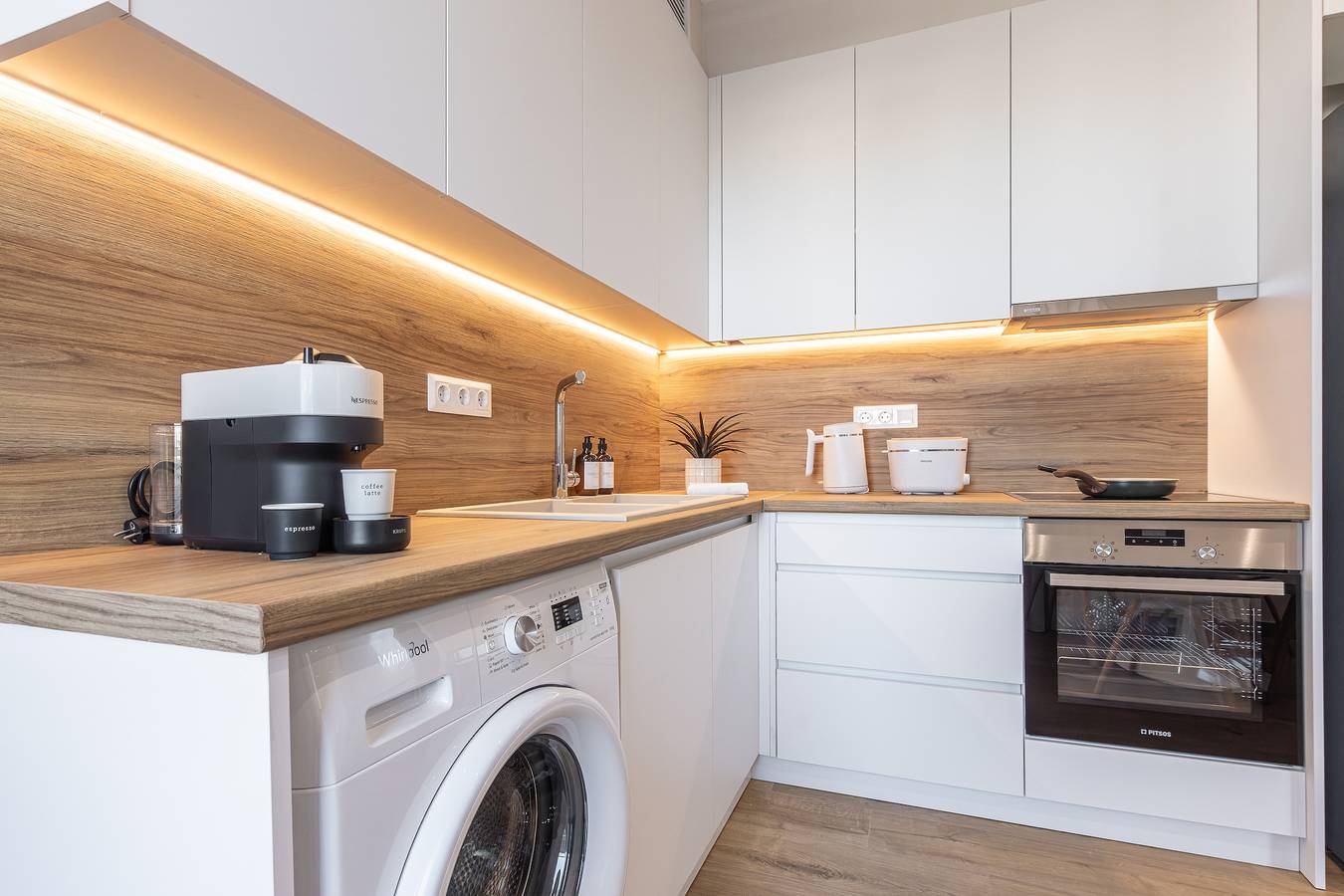 Entire apartment, 2 Riviera Escape Penthouse with Rooftop Terrace in Voula, East coast of the Attika region