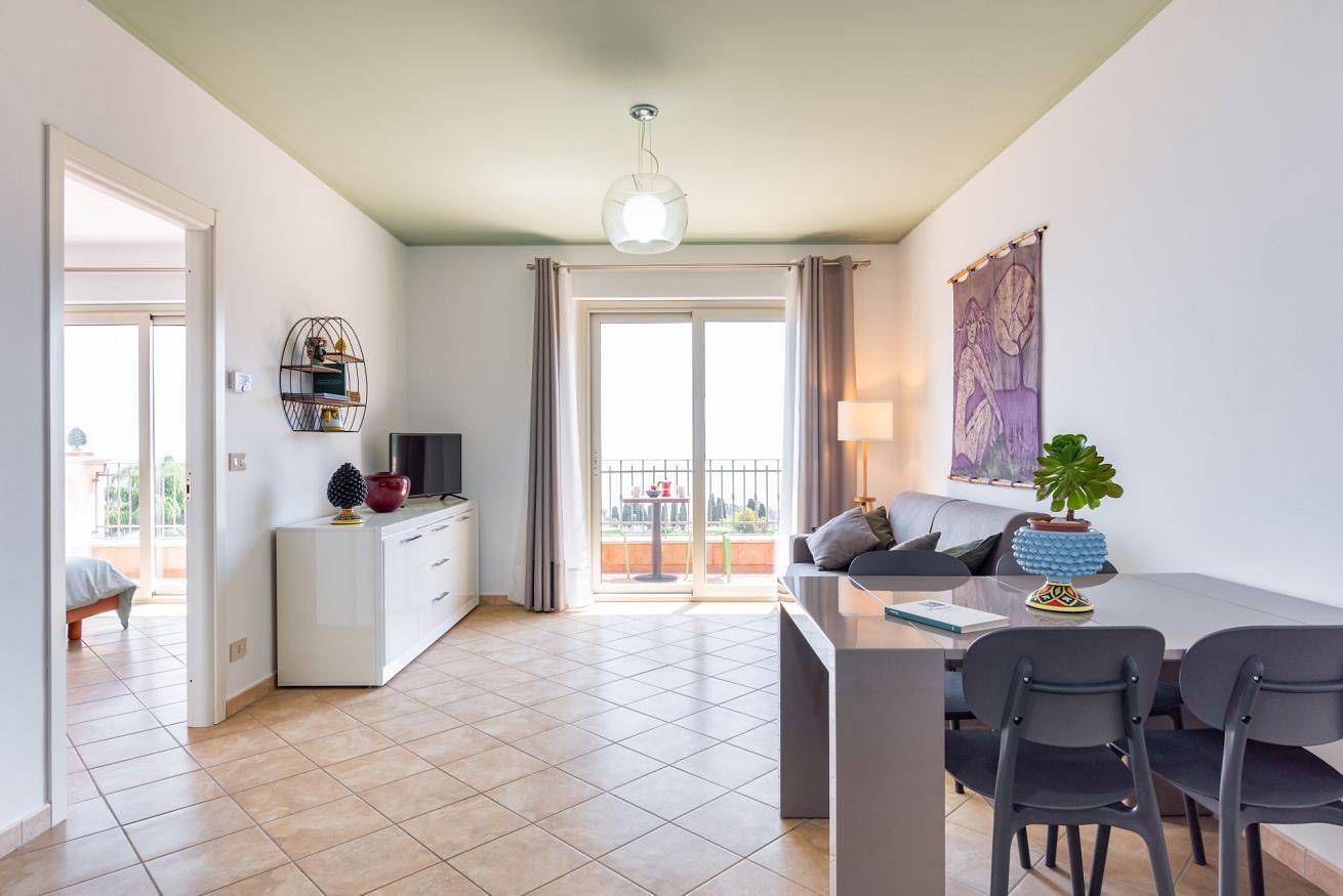 Appartamento intero, Taormina Panoramic Apartment w/ Parking in Mazzarò, Taormina