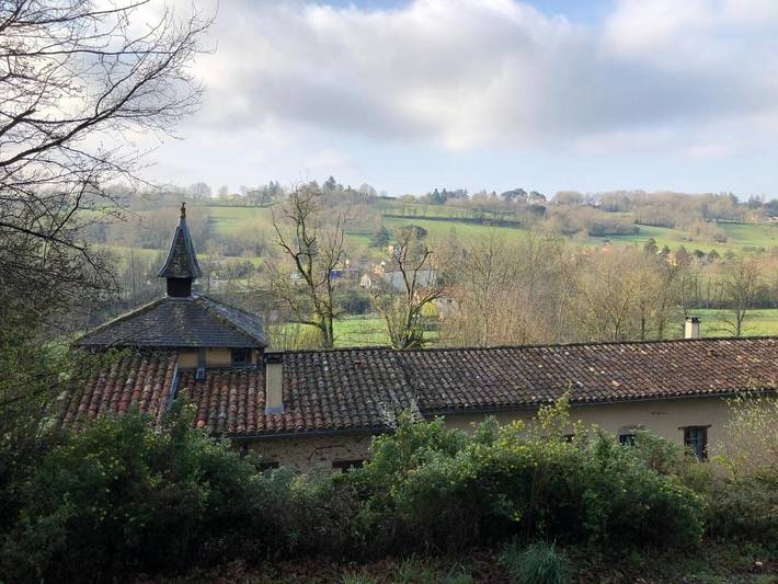 Location de vacances pour 6 personnes, avec piscine ainsi que vue et balcon, adapté aux familles à Castres - 2
