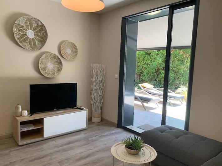 Gîte pour 4 personnes, avec jacuzzi ainsi que terrasse et jardin, animaux acceptés à Cuges-les-Pins - 3