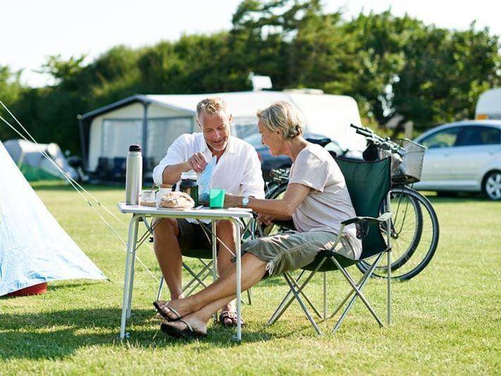 Camping für 6 Personen, mit Terrasse und Garten sowie Kinderpool und Pool in Nordjütland