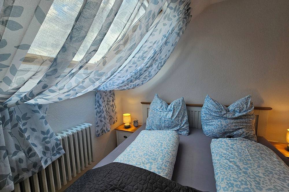 Geheel appartement, Gemütliche und neu Eingerichtete Dachgeschosswohnung in Bad Wilhelmshöhe in Kassel, Hessisches Bergland