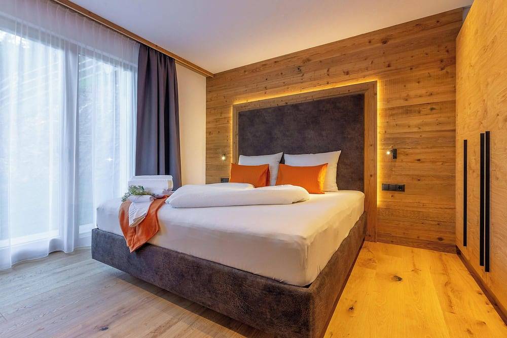 Chalet Panorama Himmelreichhof with Mountain View, Shared Pool & Wi-Fi in Innichen, South Tyrol
