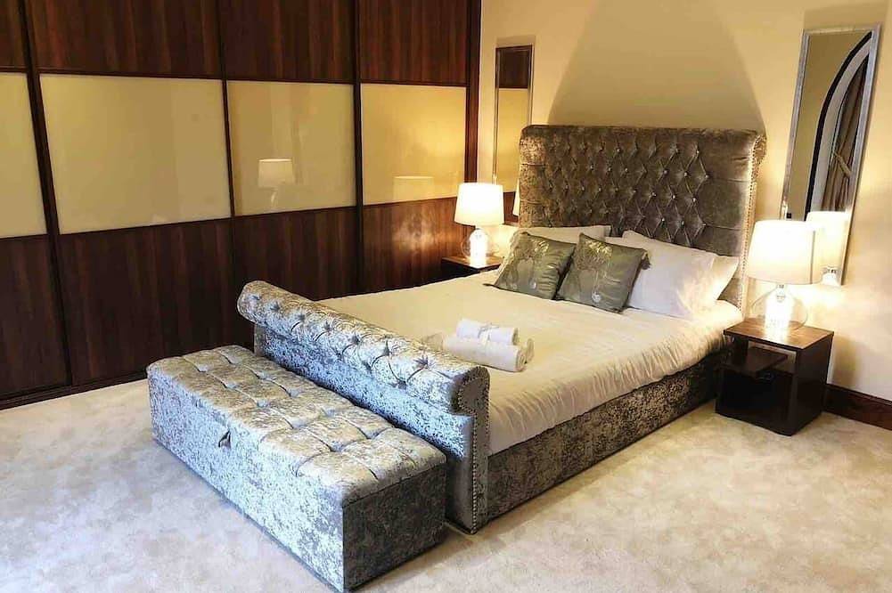 Beautiful 4-Bed Villa in Glasgow in Glasgow, Greater Glasgow and Clyde Valley