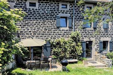 Gîte pour 10 personnes, avec jardin et terrasse, animaux acceptés à Mazet-Saint-Voy