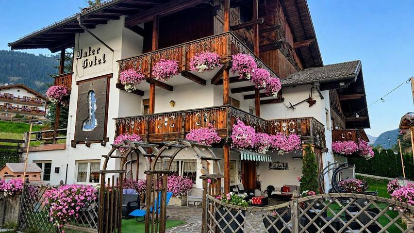 B&b, con Terrazza e Giardino nonché Panorama a Vigo di Fassa