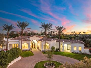 Vacation Rental for 16 Guests in Camelback Mountain, Paradise Valley, Picture 3