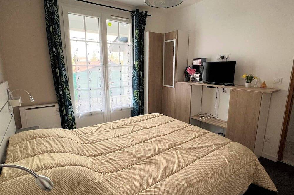 Apartamento entero, T1 bis en Rdc avec terrasse, proche des Thermes et centre-ville de Cambo-les-Bains, parking inclus in Cambo-les-Bains, Region de Bayona