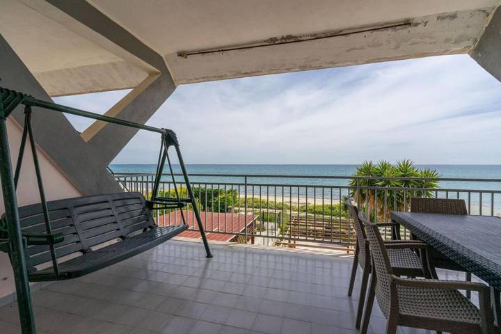 Location de vacances pour 6 personnes, avec Balcon et Terrasse ainsi que Jardin et Vue à Strongoli