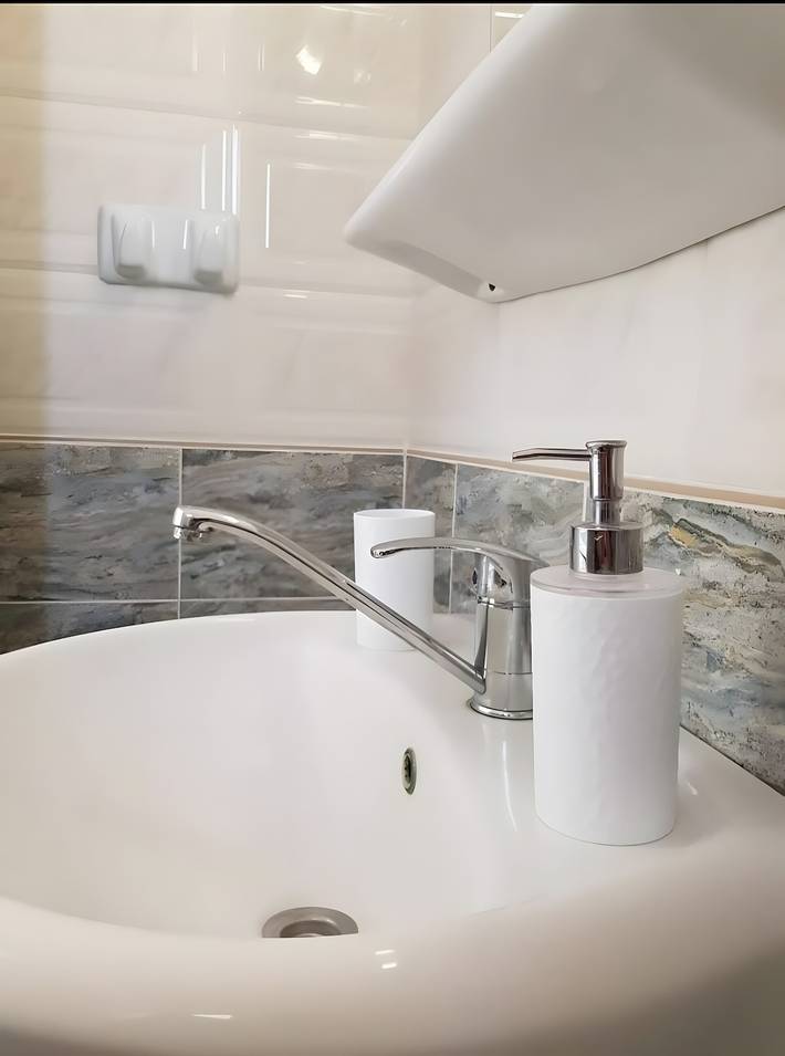 Hel studio-lejlighed, Apartment 'White Wave Studio 3' with Mountain View, Wi-Fi and Air Conditioning in Kamari, Santorini