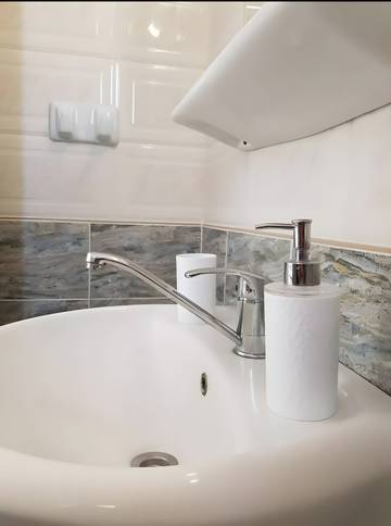 Vacation Rental for 2 Guests in Kamari, Santorini, Picture 3