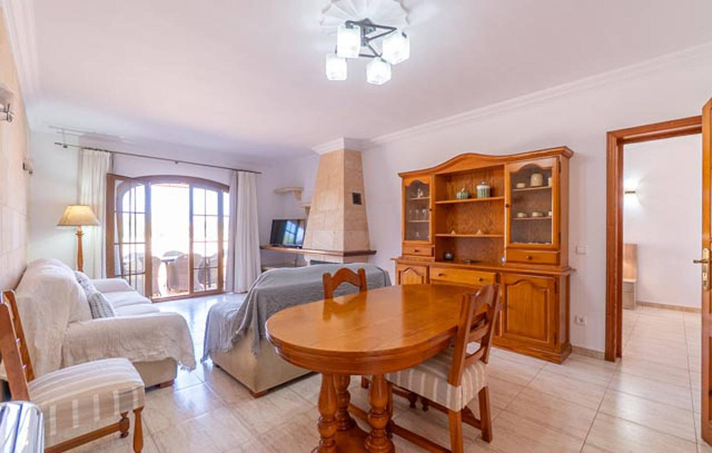 Appartement confortable avec piscine, terrasse et WiFi près de Maria de la Salut in Maria de la Salut, Majorque l'intérieur des terres