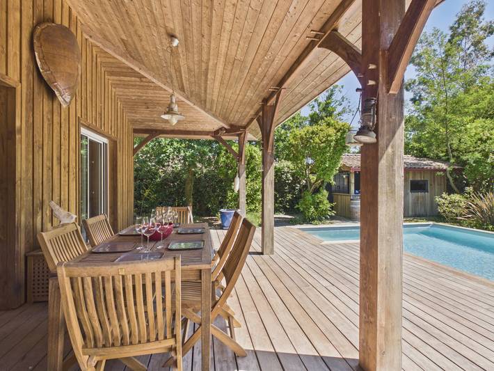 Location de vacances pour 8 personnes, avec terrasse et jardin dans Cassy