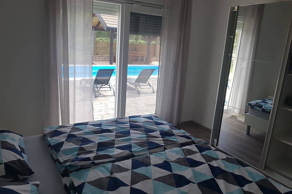 3-bedroom house in lovely Drinovci with Ac, Wifi. Enjoy a peaceful stay in Dalmatinisches Zagora