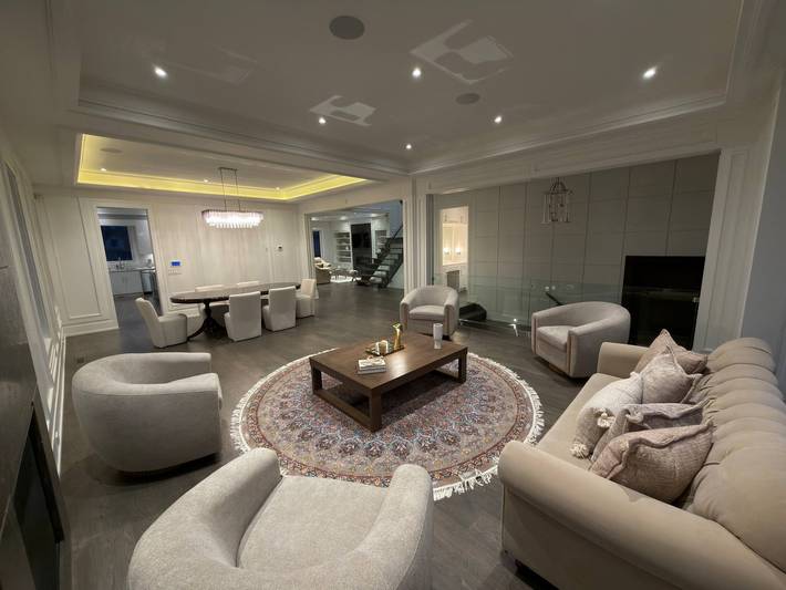 Lujosa casa de 5 dormitorios en Toronto: la elegancia moderna lo espera in North York, Toronto
