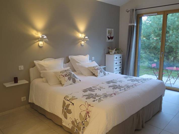 Chambre d’hôte pour 2 personnes, avec Terrasse et Jacuzzi ainsi que Jardin et Piscine à Pessac
