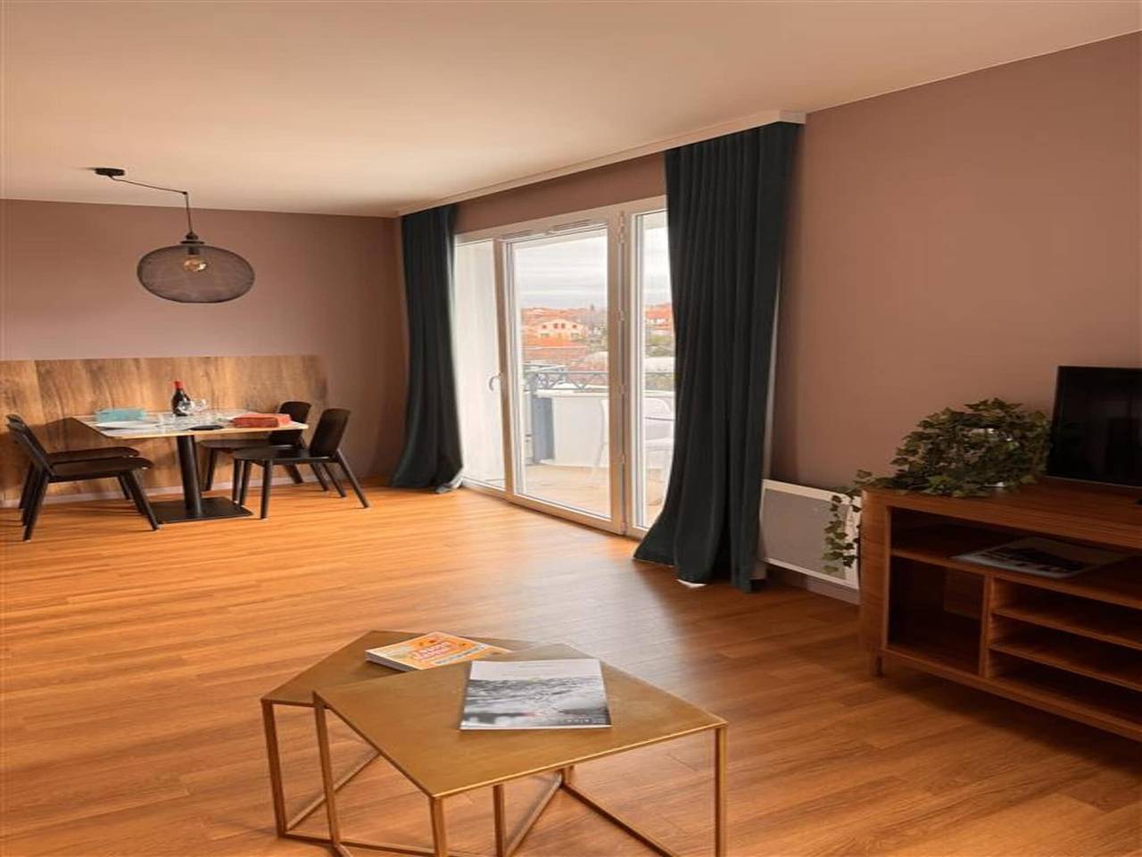 Apartamento entero, Apartamento con altillo en un parque vacacional. in Châtelguyon, Parque Natural Regional Volcans d'Auvergne